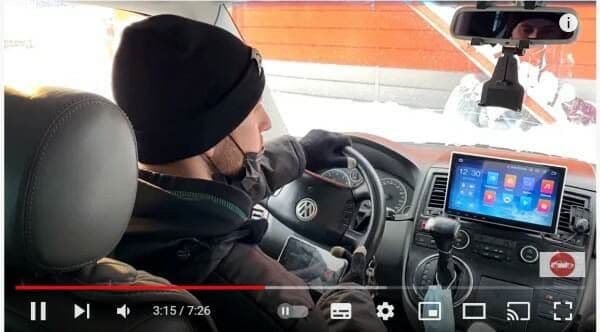 Менеджер CarPrice и Ратмир проводят тест-драйв